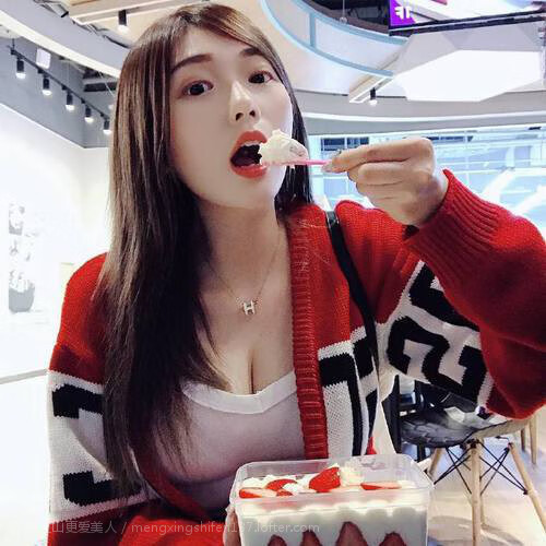 特色足球文化在城市夜间经济中扮演重要角色，推动夜经济繁荣，大城市经营足球俱乐部的优势