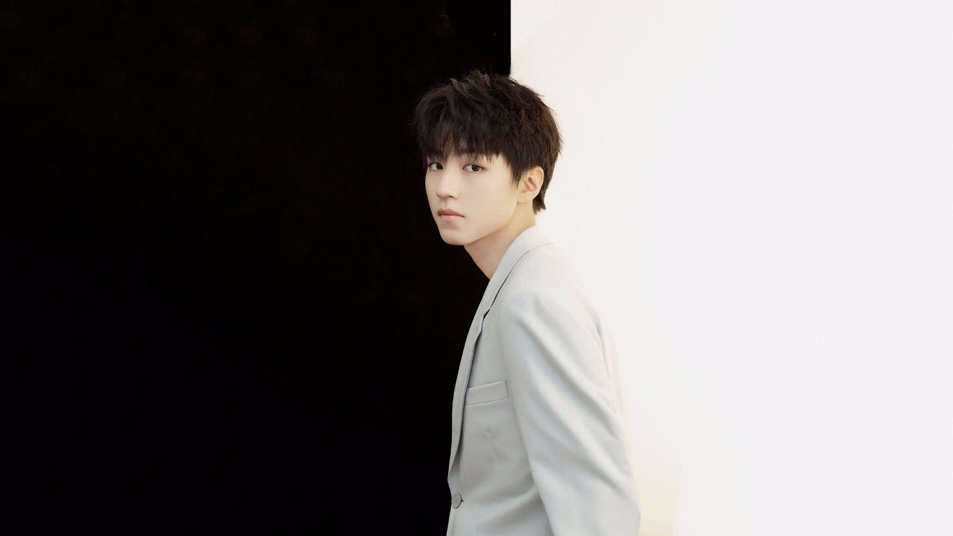 英超逆境突围：顽强拼搏成就奇迹，英超最大逆转夺冠